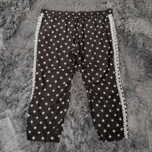 Old Navy Patterned Flowy Pants - Picture 4 of 5